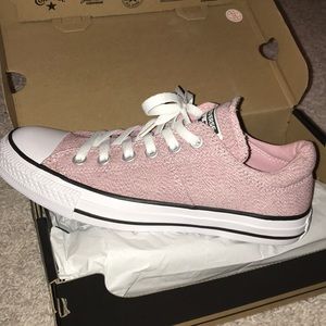 BRAND NEW CONVERSE WITH BOX